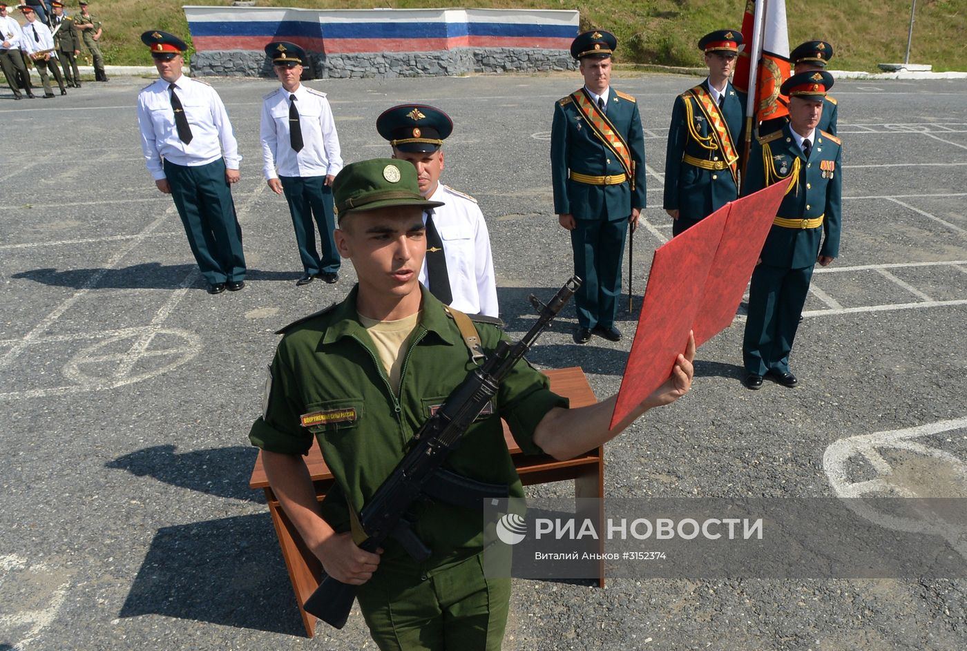 Принятие военной присяги новобранцами мотострелковой бригады