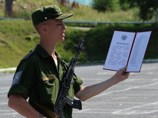 Принятие военной присяги новобранцами мотострелковой бригады