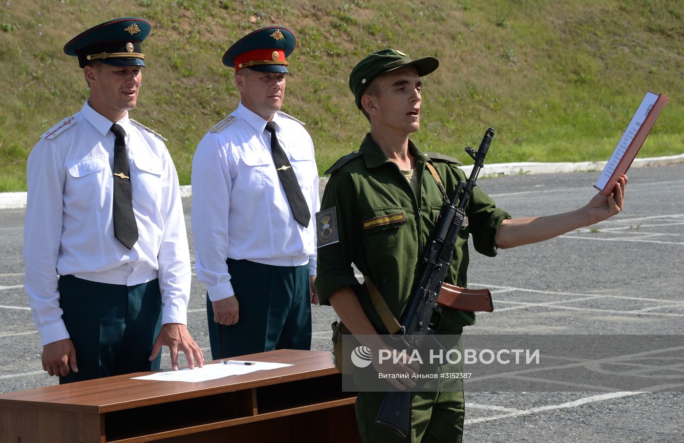 Принятие военной присяги новобранцами мотострелковой бригады