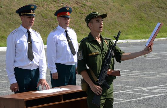 Принятие военной присяги новобранцами мотострелковой бригады