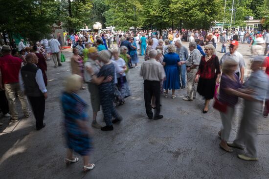 Клуб любителей танцев в парке "Сокольники"