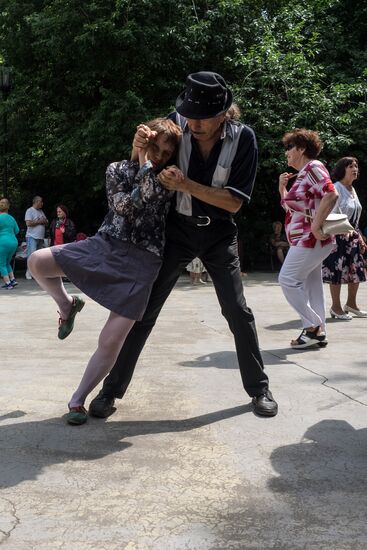 Клуб любителей танцев в парке "Сокольники"