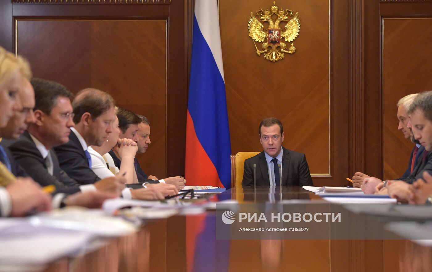Премьер-министр РФ Д. Медведев провёл совещания о расходах федерального бюджета