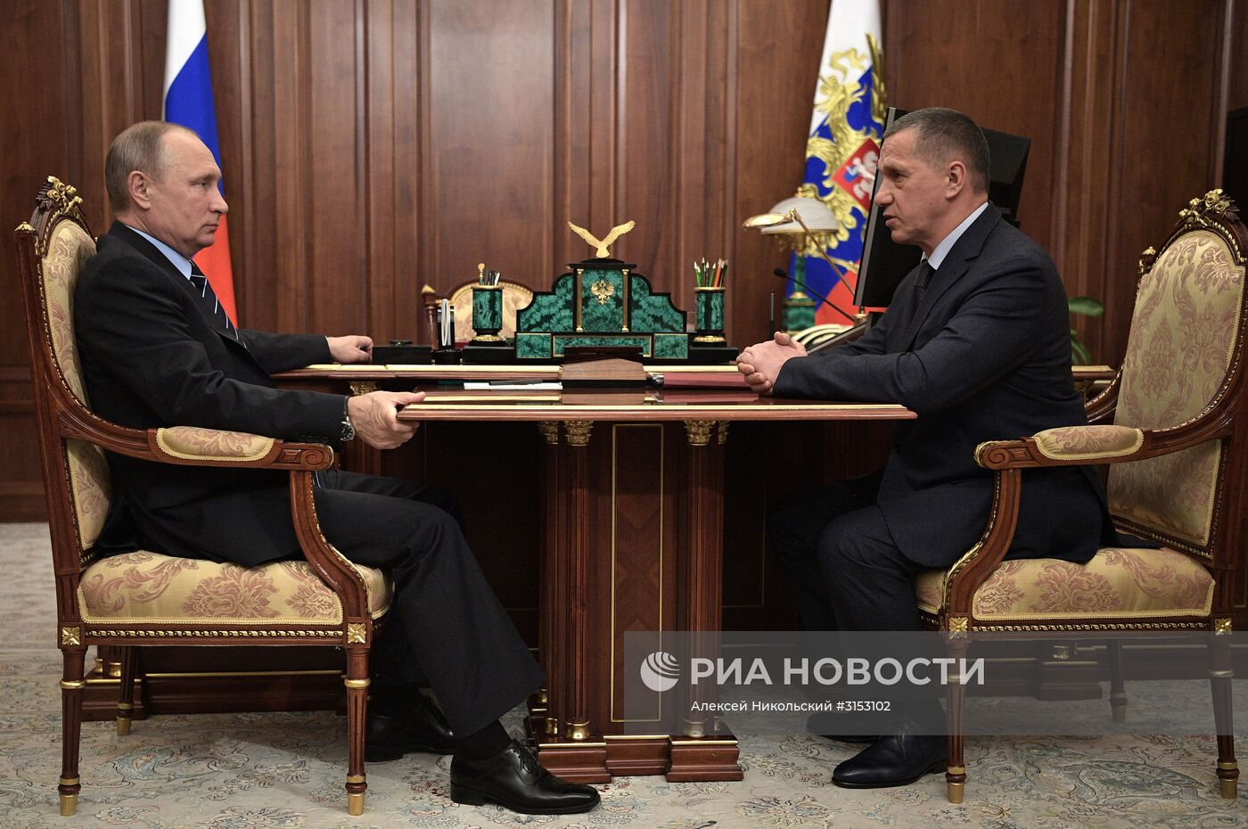 Рабочая встреча президента РФ В. Путина с полпредом в ДФО Ю. Трутневым