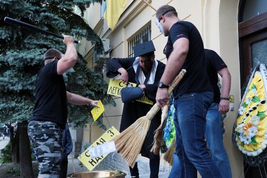 Акция во Львове против коррупции в судебной системе