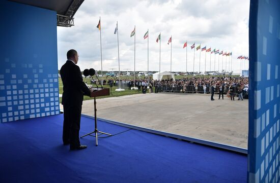 Президент РФ В. Путин посетил Международный авиасалон МАКС-2017 в подмосковном Жуковском