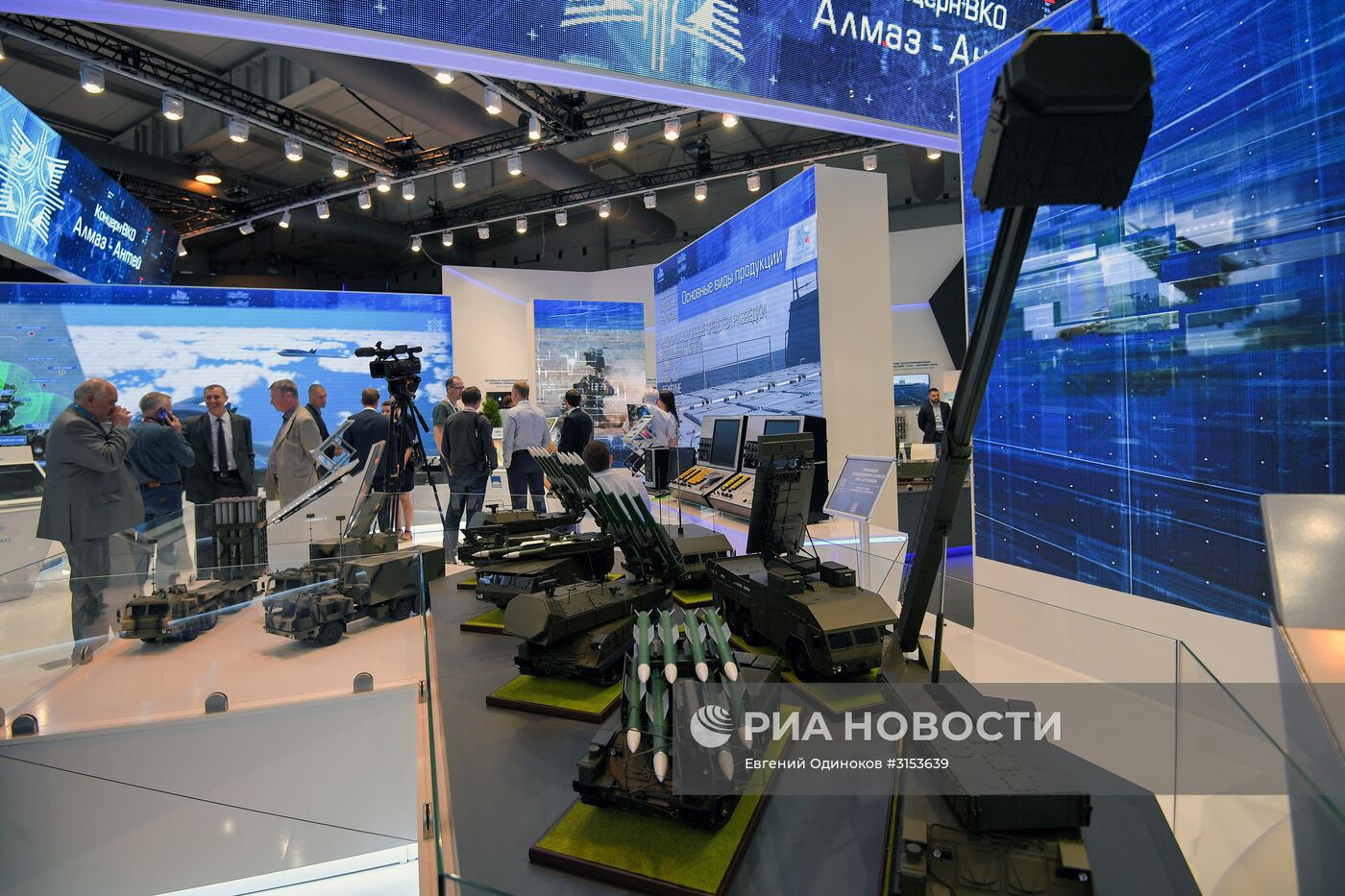 Открытие международного авиационно-космического салона МАКС-2017