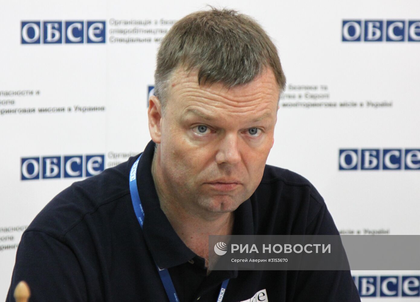 Первый замглавы СММ ОБСЕ на Украине А. Хуг посетил станицу Луганская