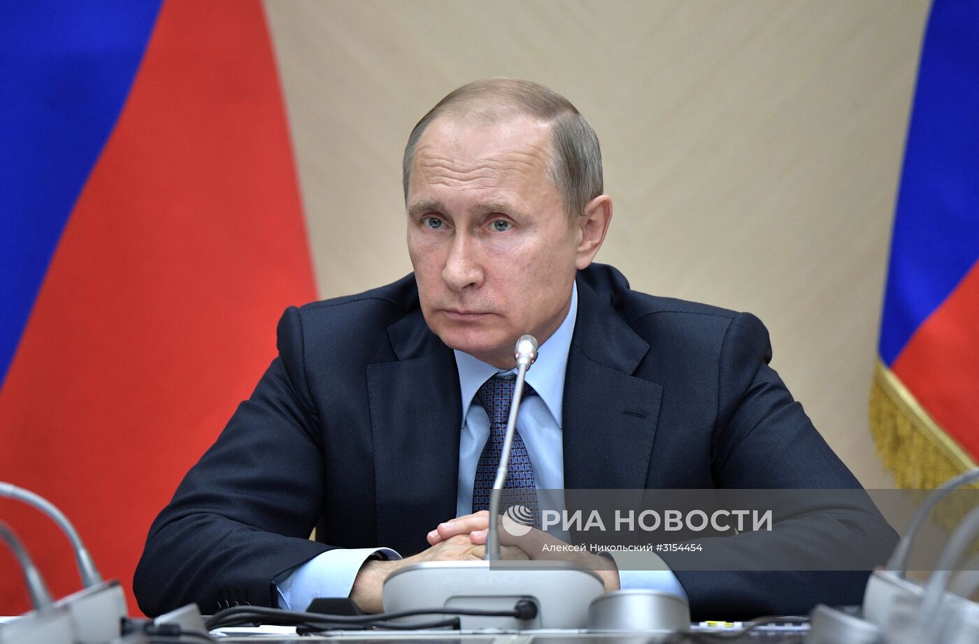 Президент РФ В. Путин провел совещание с членами правительства РФ