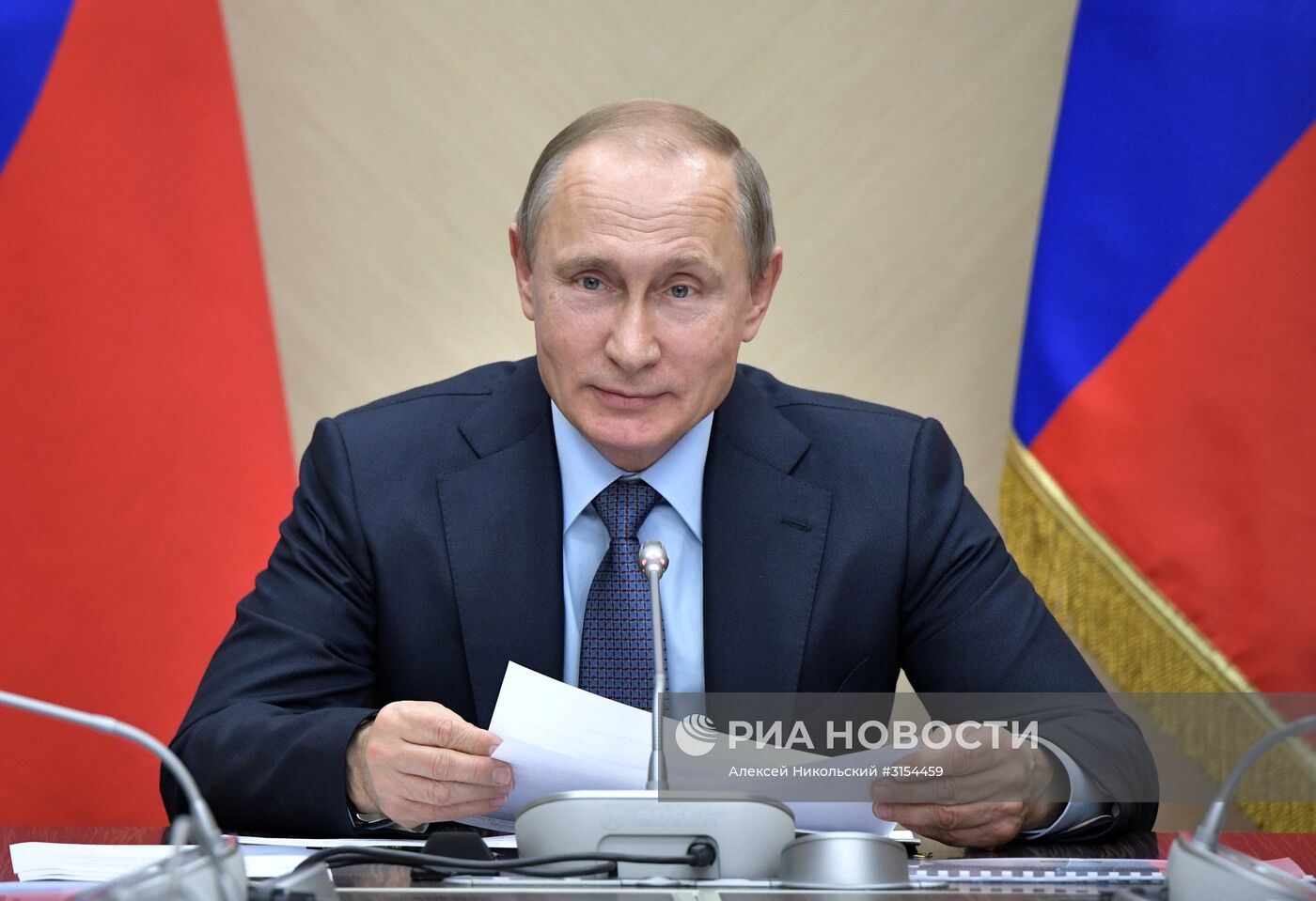 Президент РФ В. Путин провел совещание с членами правительства РФ