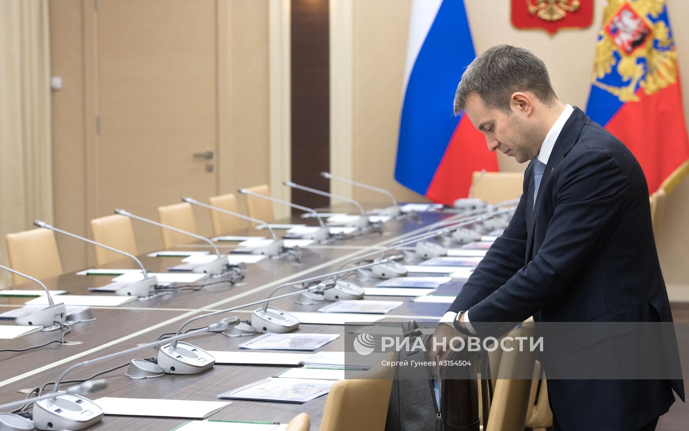 Президент РФ В. Путин провел совещание с членами правительства РФ