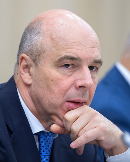 Президент РФ В. Путин провел совещание с членами правительства РФ