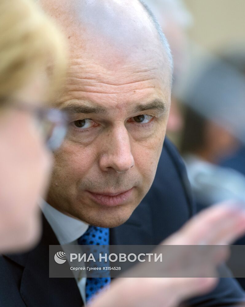 Президент РФ В. Путин провел совещание с членами правительства РФ