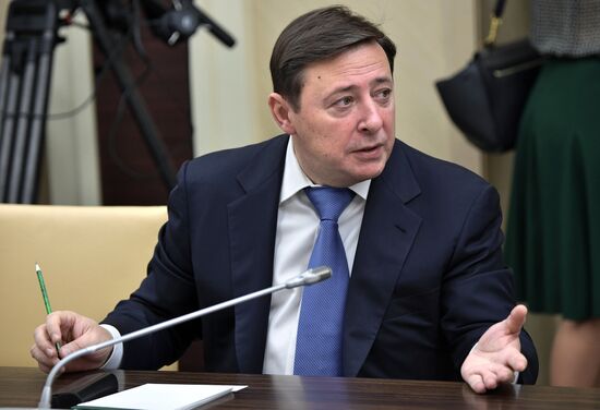 Президент РФ В. Путин провел совещание с членами правительства РФ