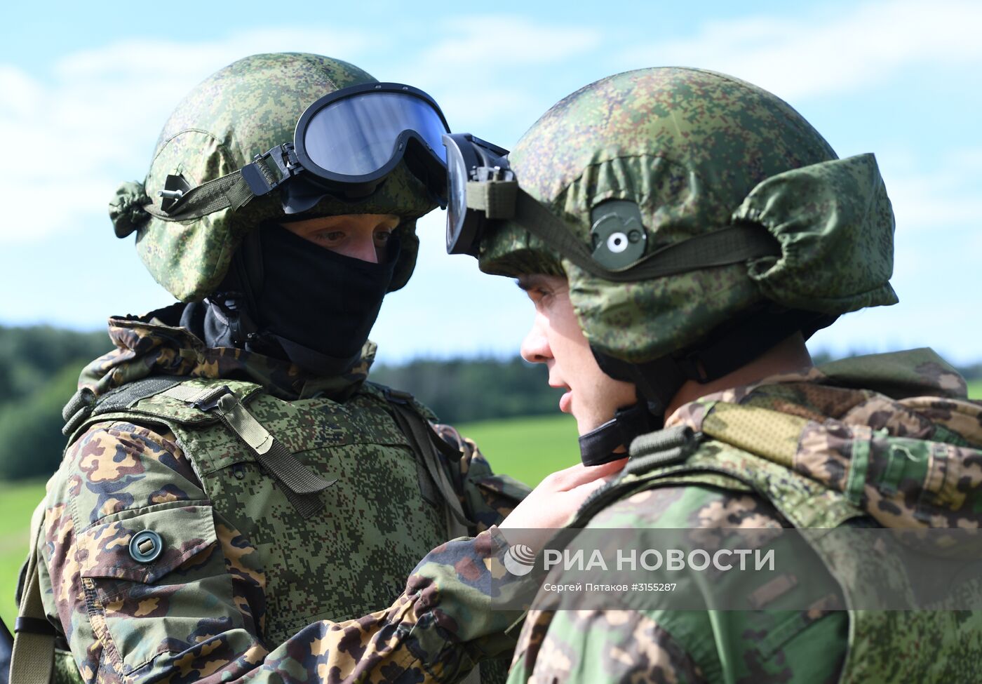 Учения спецназа Росгвардии по беспарашютному десантированию