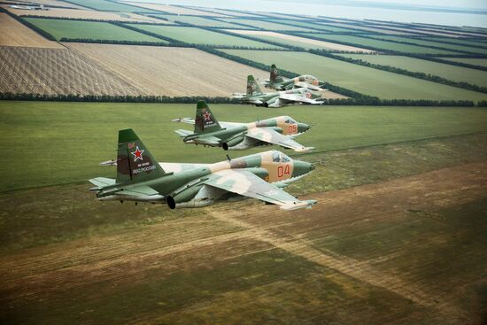 Летно-специальная подготовка экипажей штурмовиков Су-25СМ3 в Приморско-Ахтарске
