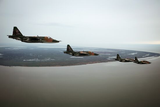 Летно-специальная подготовка экипажей штурмовиков Су-25СМ3 в Приморско-Ахтарске