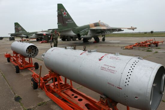 Летно-специальная подготовка экипажей штурмовиков Су-25СМ3 в Приморско-Ахтарске