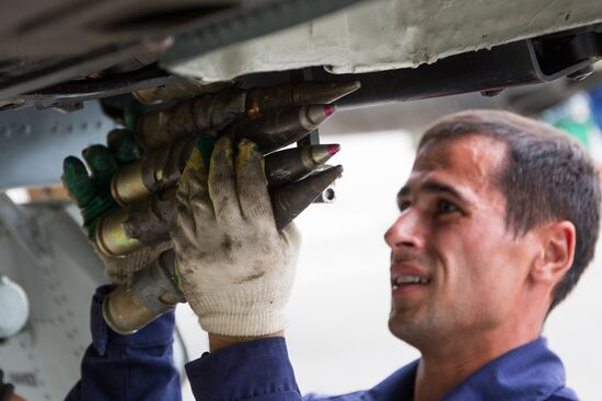 Летно-специальная подготовка экипажей штурмовиков Су-25СМ3 в Приморско-Ахтарске