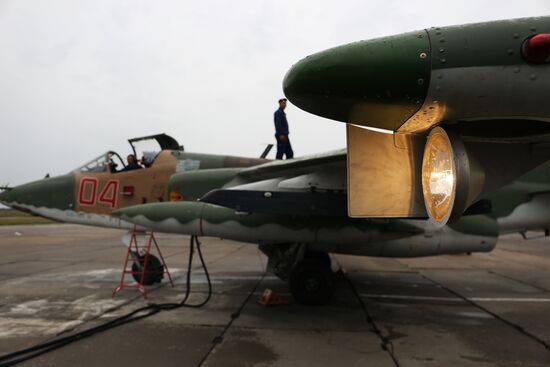 Летно-специальная подготовка экипажей штурмовиков Су-25СМ3 в Приморско-Ахтарске