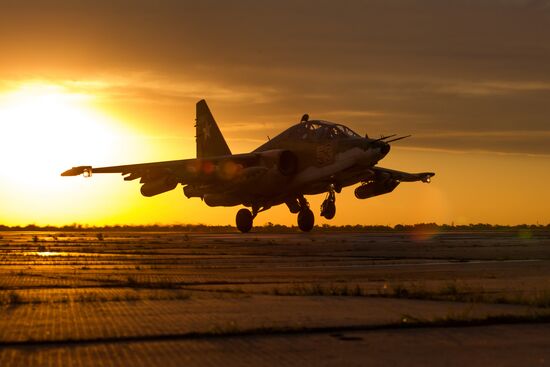 Летно-специальная подготовка экипажей штурмовиков Су-25СМ3 в Приморско-Ахтарске