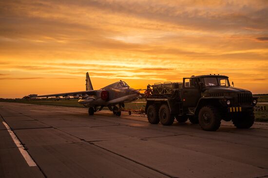 Летно-специальная подготовка экипажей штурмовиков Су-25СМ3 в Приморско-Ахтарске