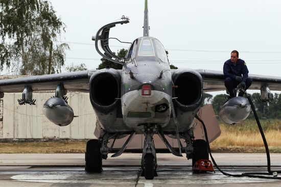 Летно-специальная подготовка экипажей штурмовиков Су-25СМ3 в Приморско-Ахтарске