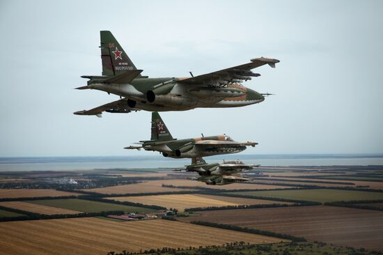 Летно-специальная подготовка экипажей штурмовиков Су-25СМ3 в Приморско-Ахтарске