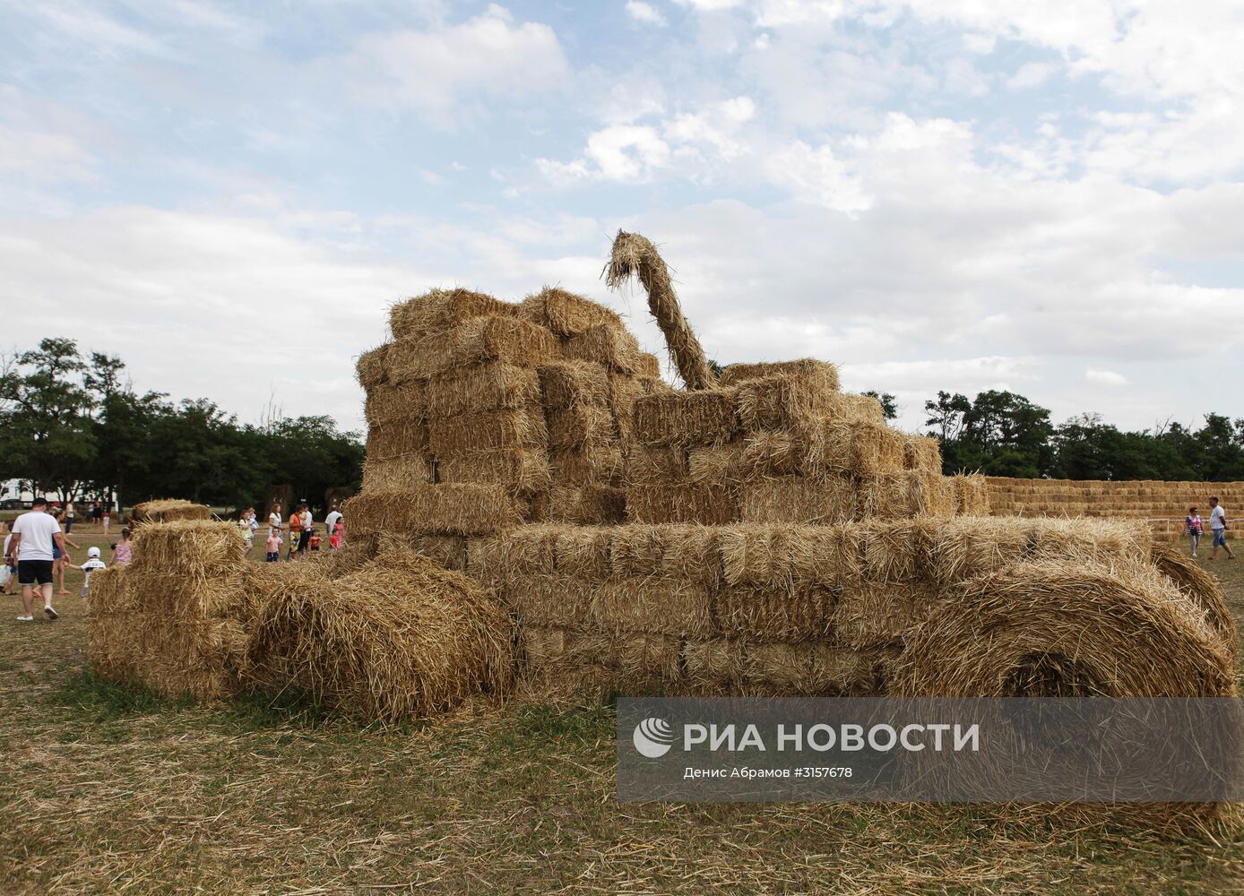 Арт-объекты из соломы в Ставропольском крае