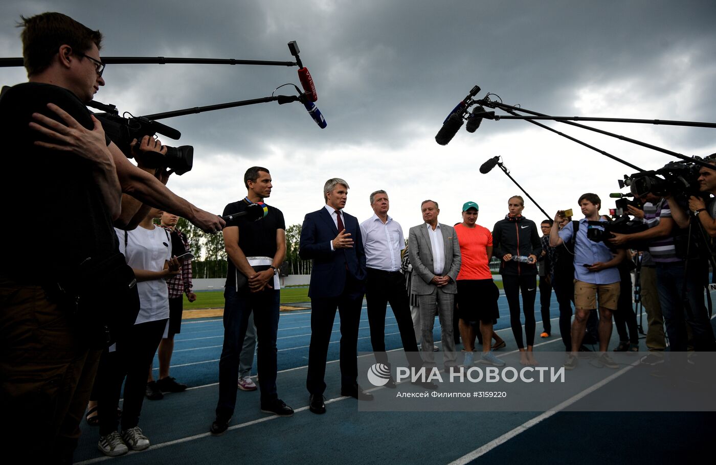 Министр спорта П. Колобков встретился с российскими легкоатлетами