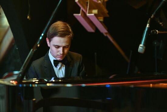 Открытие выставки "Лебединое озеро"