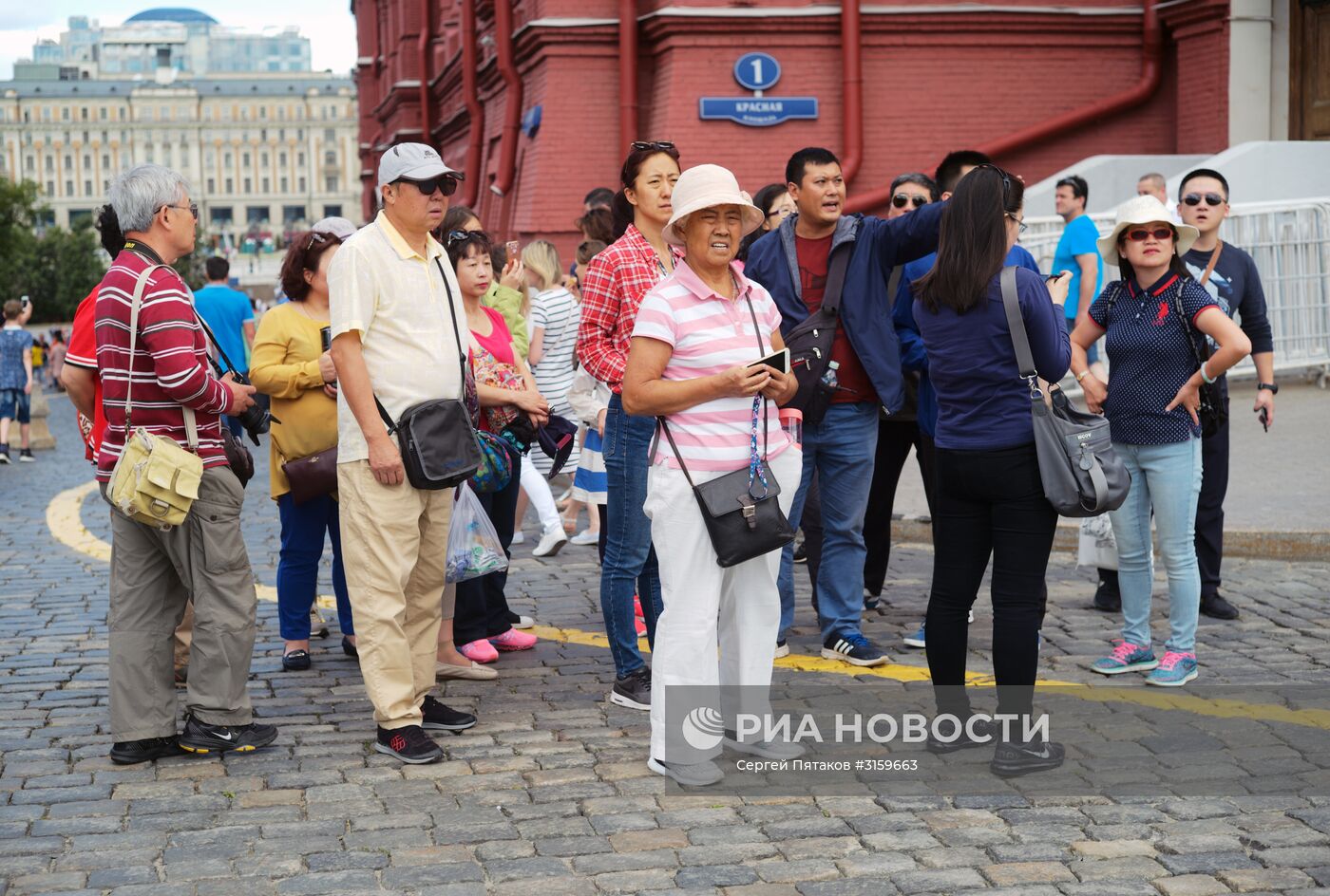 Туристы в Москве