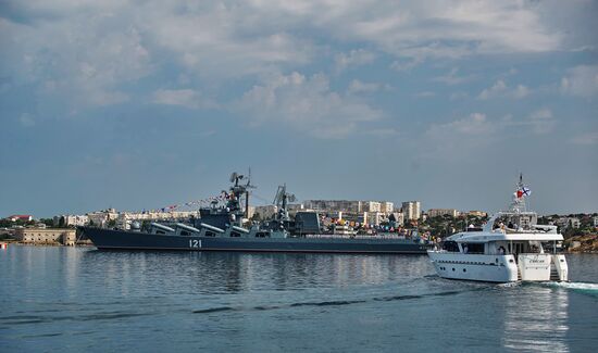 Генеральная репетиция парада кораблей ко Дню ВМФ в Севастополе