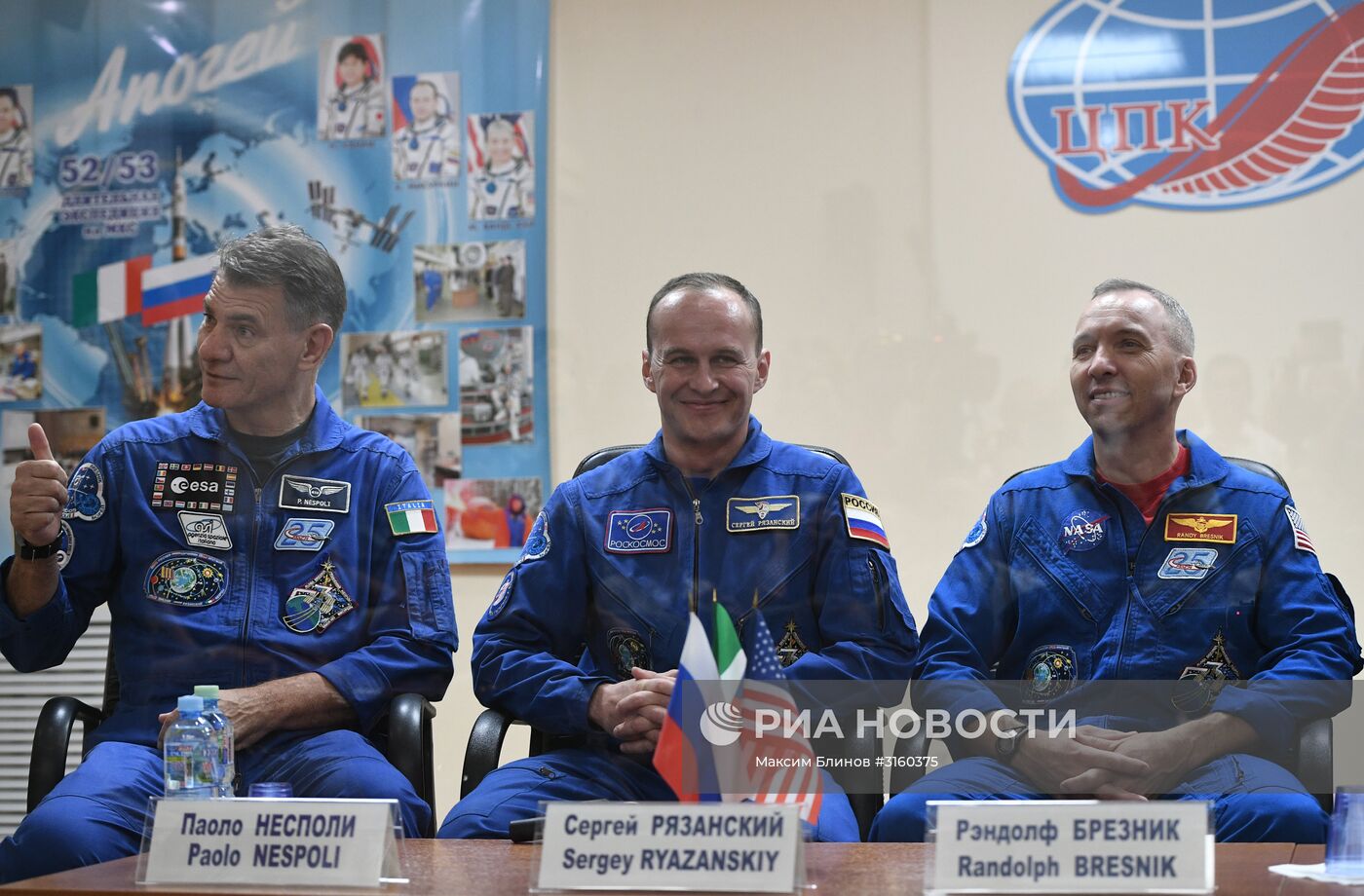 Предстартовая пресс-конференция с участием экипажей МКС-52/53