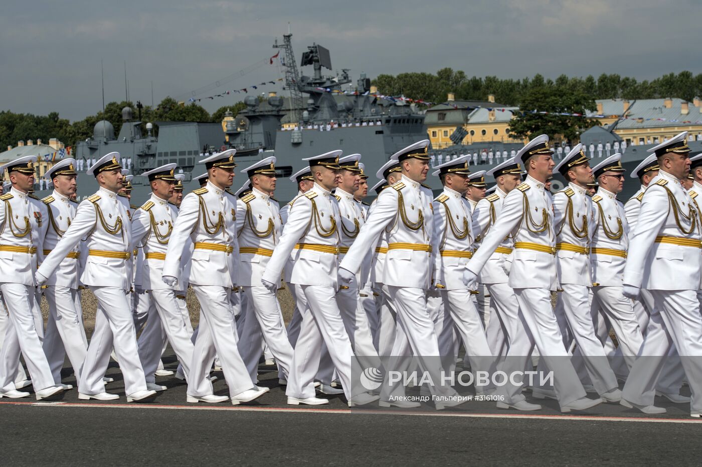 Генеральная репетиция военно-морского парада ко дню ВМФ в Санкт-Петербурге