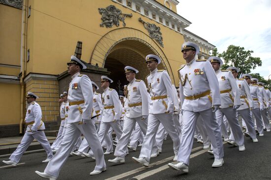 Генеральная репетиция военно-морского парада ко дню ВМФ в Санкт-Петербурге