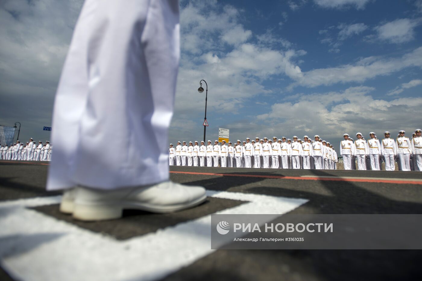 Генеральная репетиция военно-морского парада ко дню ВМФ в Санкт-Петербурге