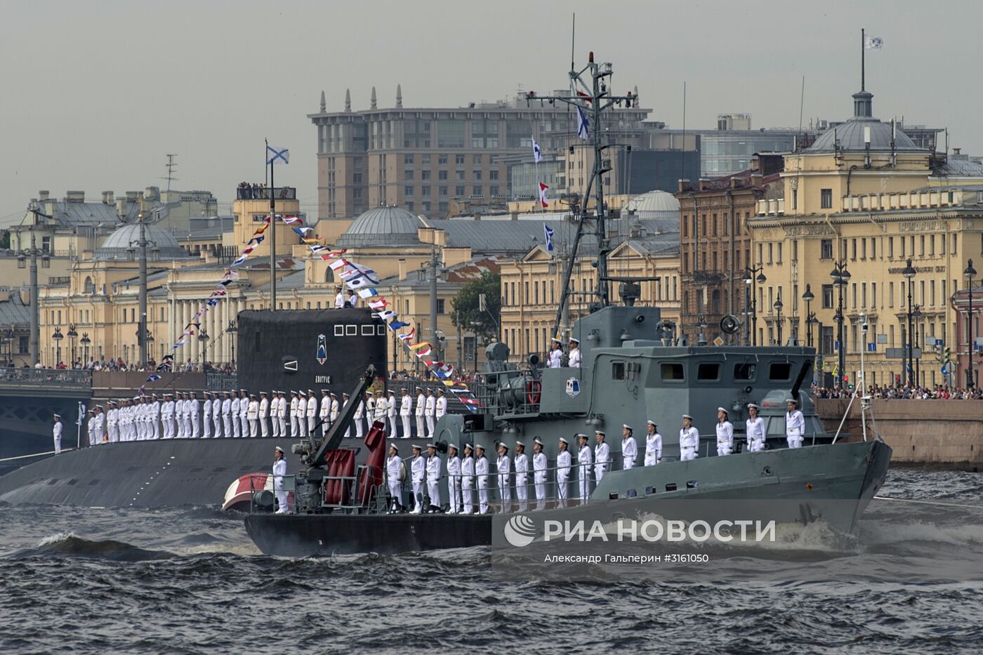 Генеральная репетиция военно-морского парада ко дню ВМФ в Санкт-Петербурге