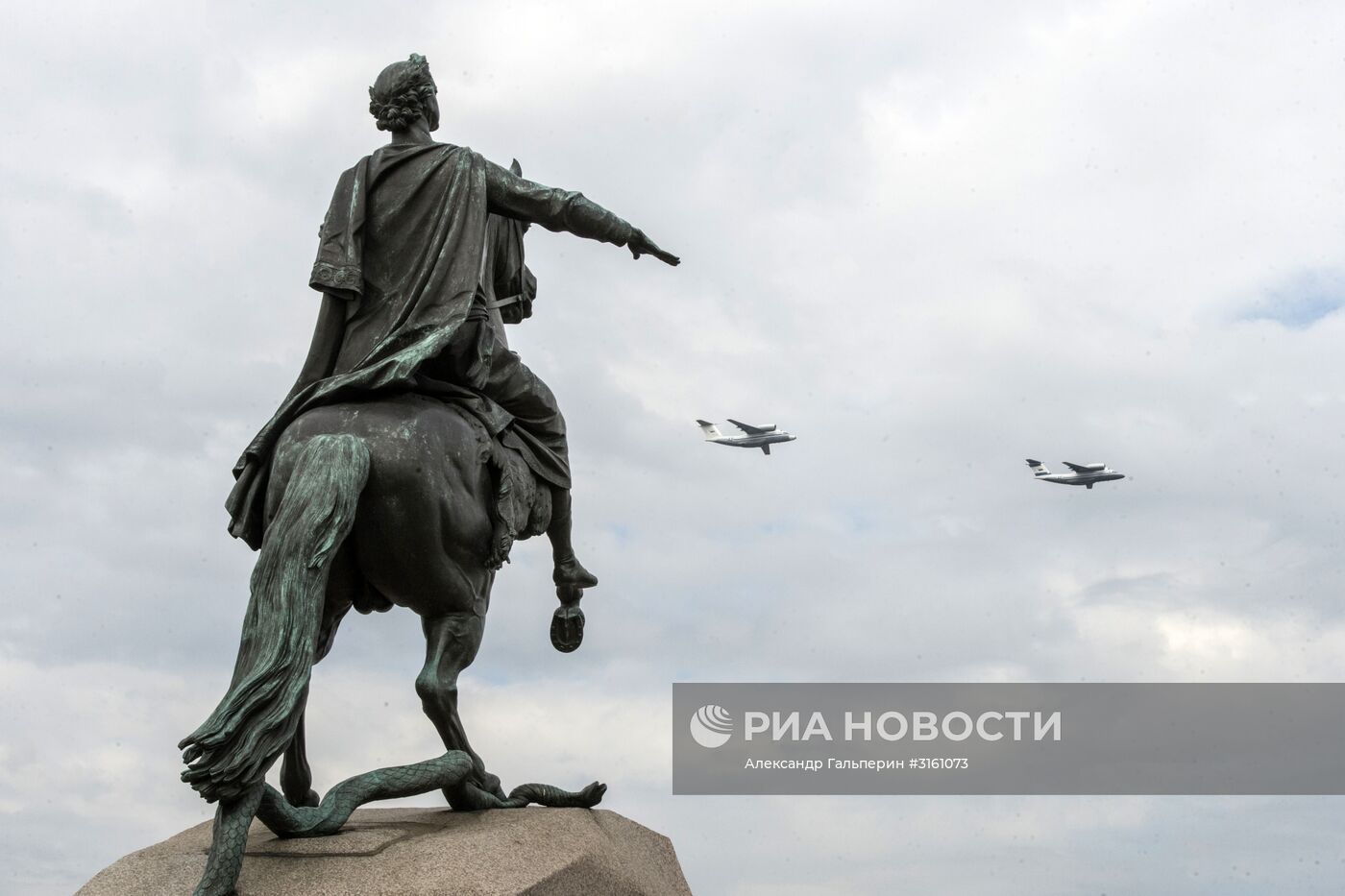 Генеральная репетиция военно-морского парада ко дню ВМФ в Санкт-Петербурге