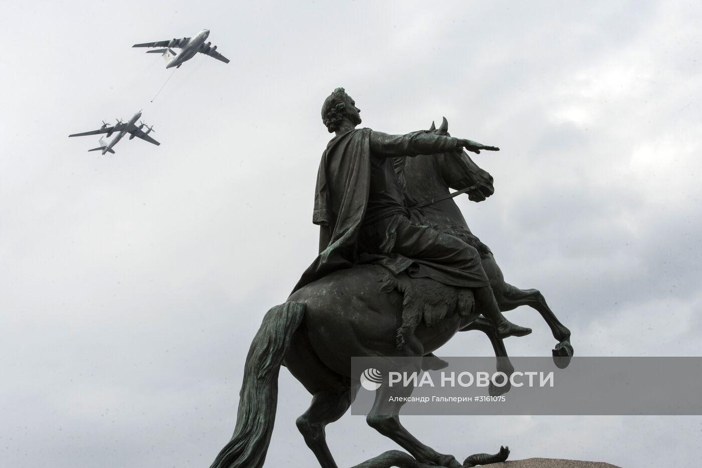 Генеральная репетиция военно-морского парада ко дню ВМФ в Санкт-Петербурге