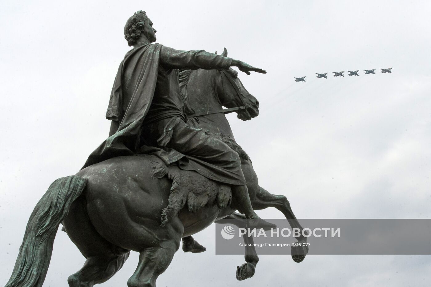 Генеральная репетиция военно-морского парада ко дню ВМФ в Санкт-Петербурге
