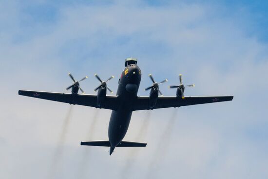 Генеральная репетиция военно-морского парада ко дню ВМФ в Кронштадте