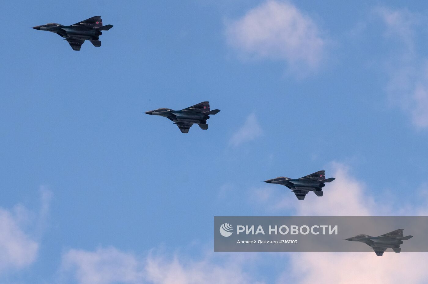 Генеральная репетиция военно-морского парада ко дню ВМФ в Кронштадте