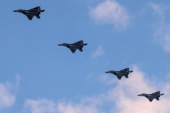 Генеральная репетиция военно-морского парада ко дню ВМФ в Кронштадте