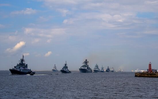 Генеральная репетиция военно-морского парада ко дню ВМФ в Кронштадте