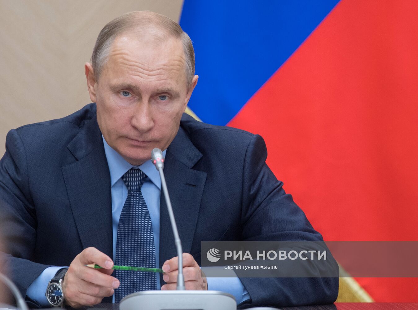 Президент РФ В. Путин провел совещание с членами Правительства РФ