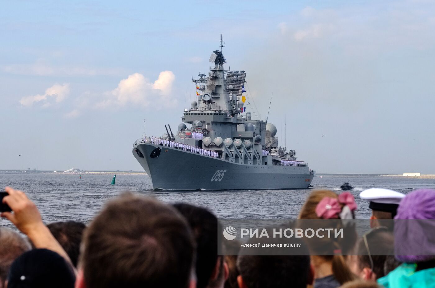 Генеральная репетиция военно-морского парада ко дню ВМФ в Кронштадте