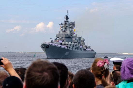 Генеральная репетиция военно-морского парада ко дню ВМФ в Кронштадте