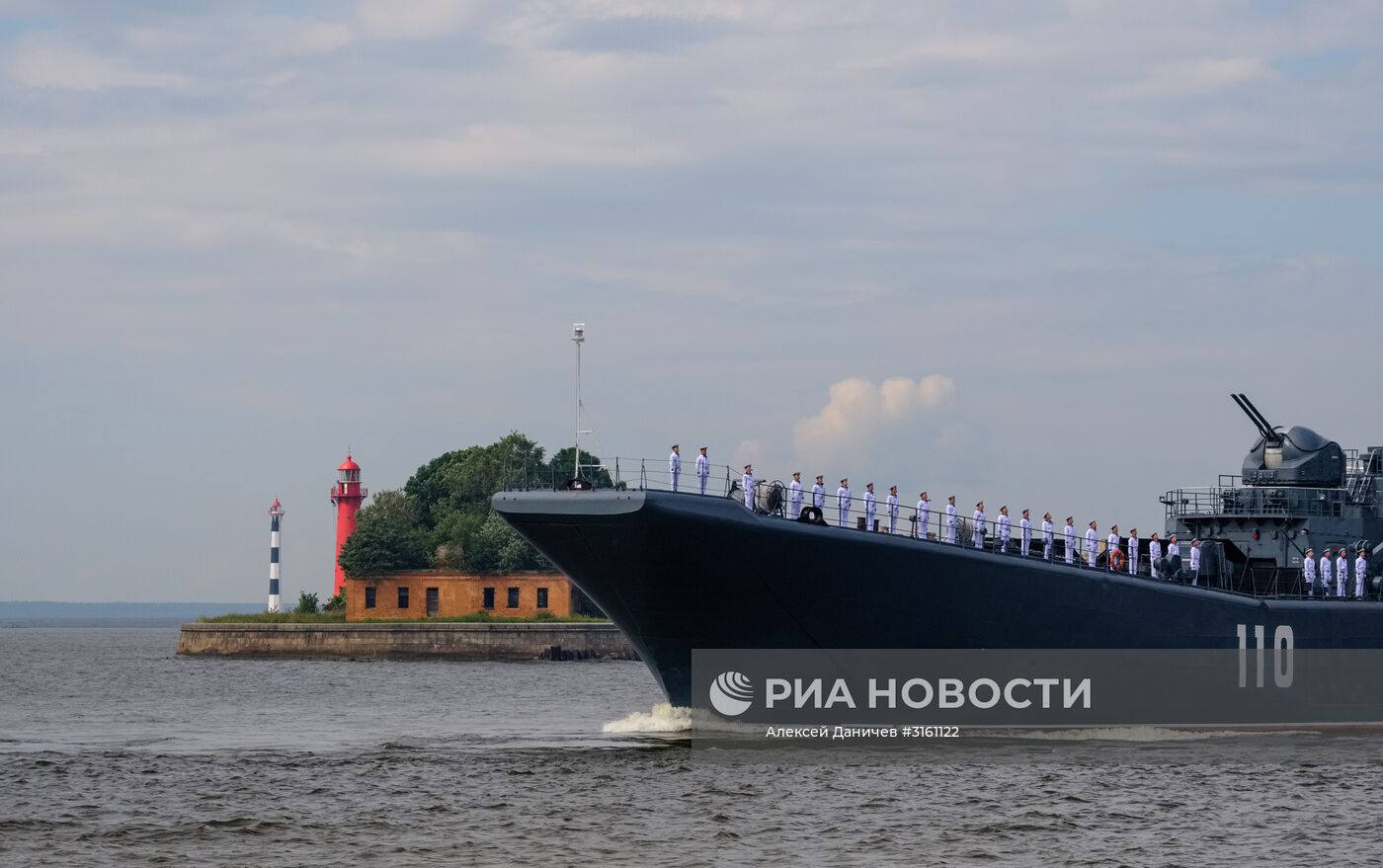 Генеральная репетиция военно-морского парада ко дню ВМФ в Кронштадте