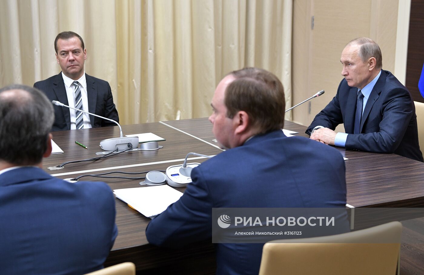 Президент РФ В. Путин провел совещание с членами Правительства РФ